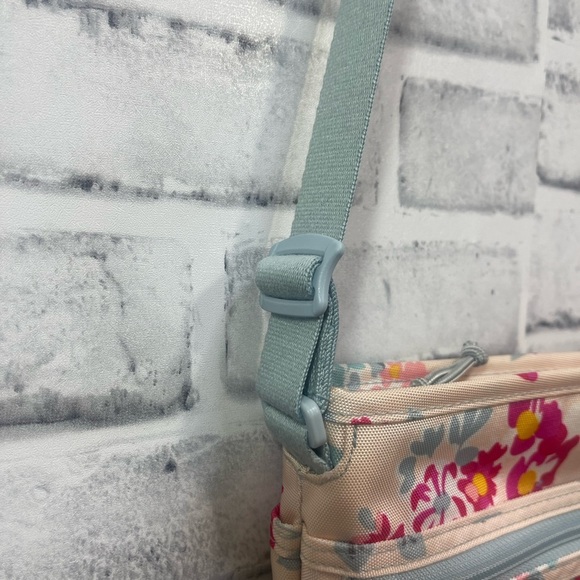 Vera Bradley Lighten Up Slim Breast Cancer Awareness Posies Pink Crossbody - Picture 3 of 12